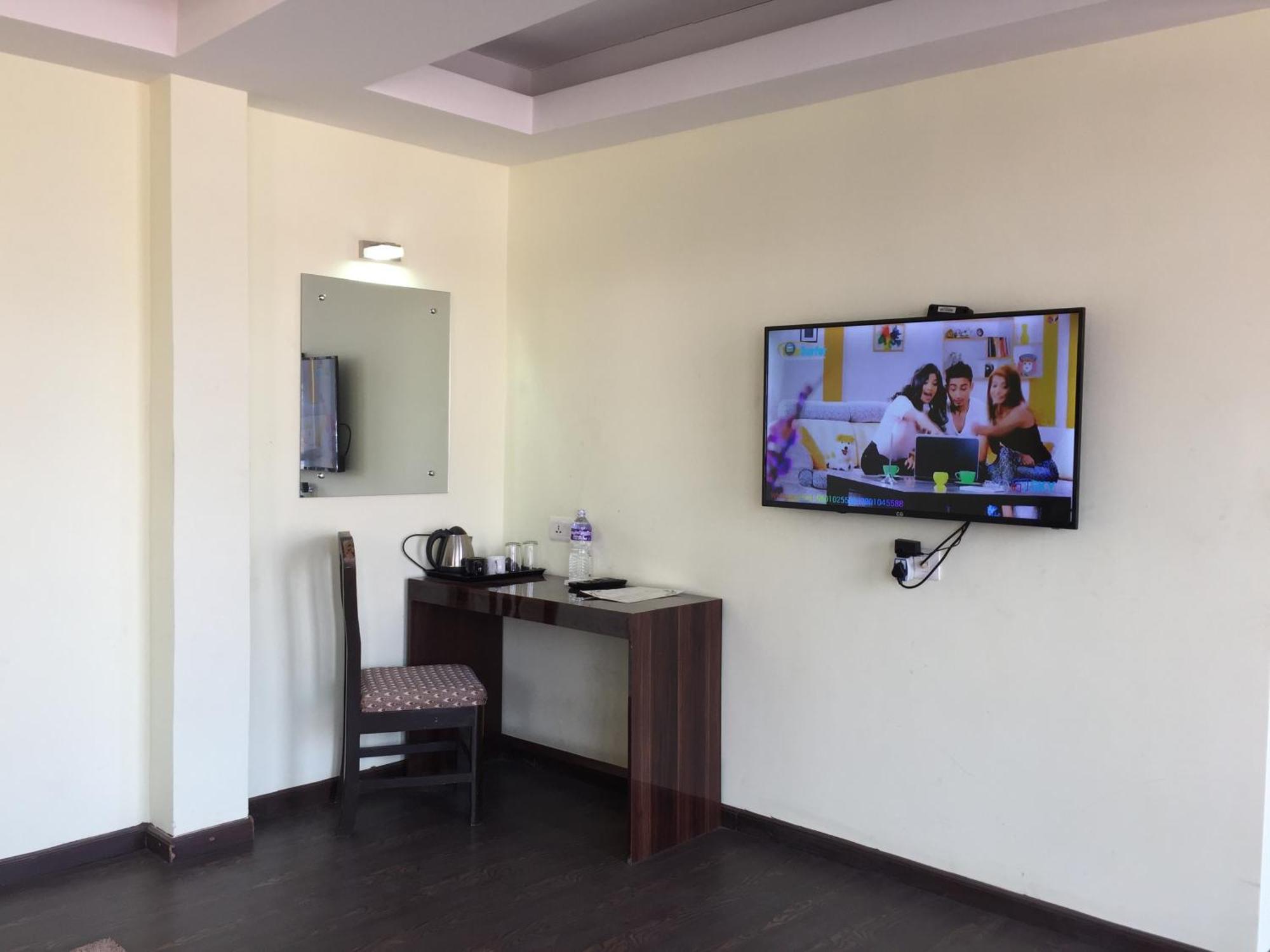 Hotel Serenity Катманду Экстерьер фото